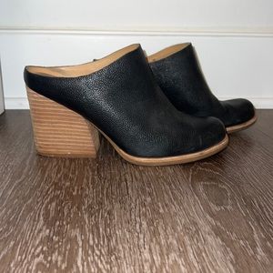 Korkease black mule
